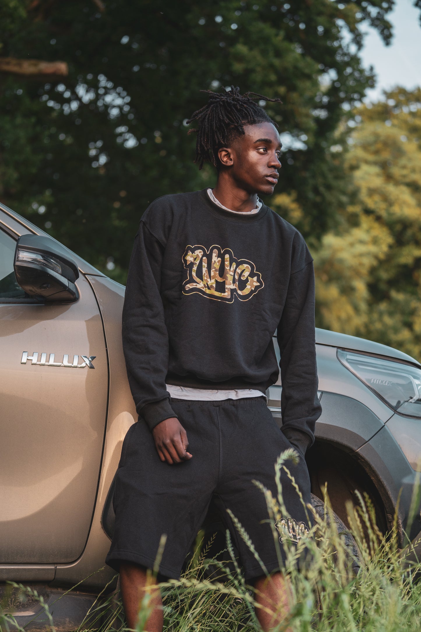 Camo sweater (black)